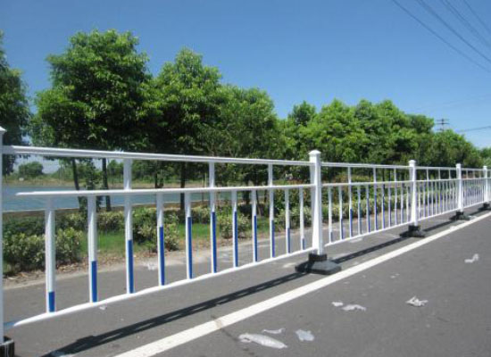 交通護欄.jpg
