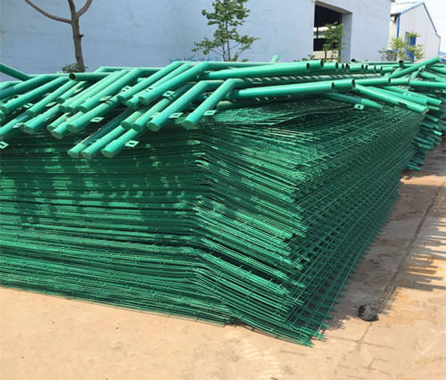 現(xiàn)貨雙邊絲護(hù)欄網(wǎng)價(jià)格 現(xiàn)貨雙邊絲護(hù)欄網(wǎng)價(jià)格